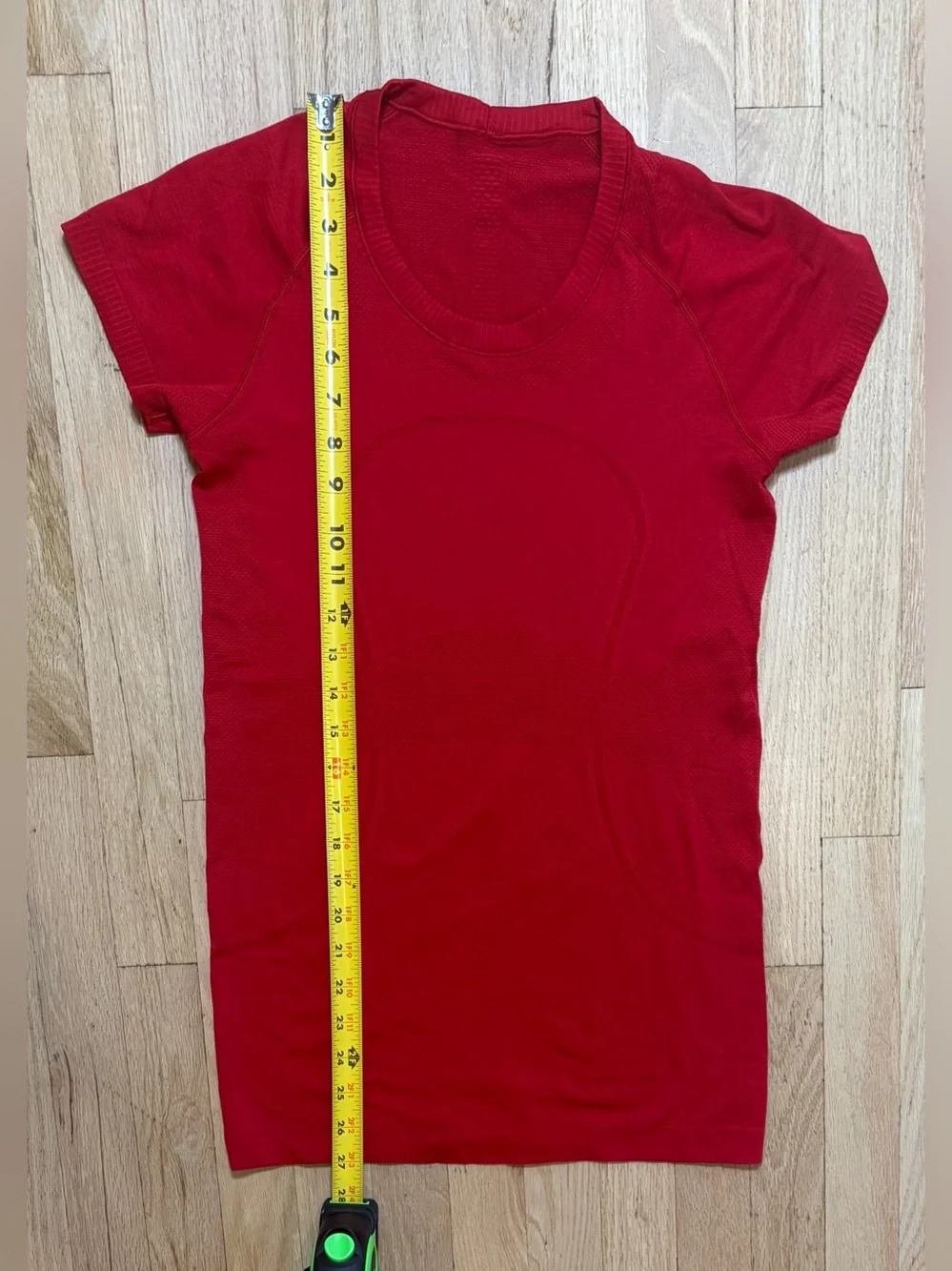 Lululemon Swiftly Tech Short Sleeve Crew Red Seamless Running Workout Top Size 8 - Picture 6 of 8